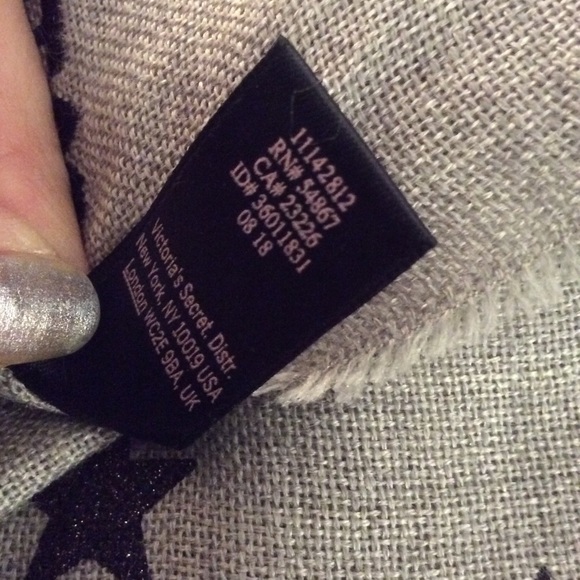 New VICTORIAS SECRET Gray Stars SCARF Embroidered - Picture 7 of 7